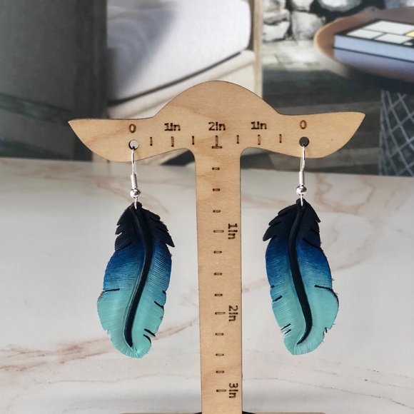Western Leather Feather Earrings: Hand-Painted Navy Blue, Ombre Style - Picture 3 of 3